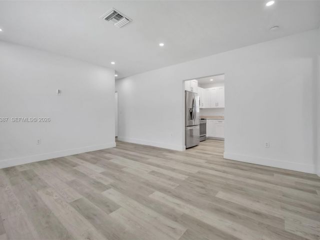 Продажа дома по адресу 1401 NE 152nd St - фото 6986390