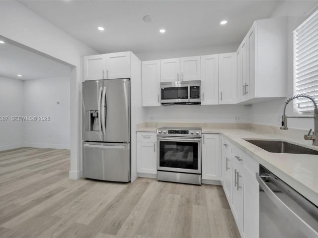 Продажа дома по адресу 1401 NE 152nd St - фото 6986395