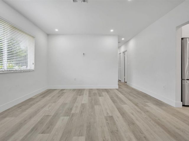 Продажа дома по адресу 1401 NE 152nd St - фото 6986399