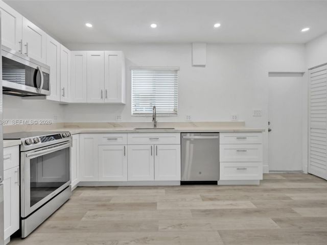 Продажа дома по адресу 1401 NE 152nd St - фото 6986409