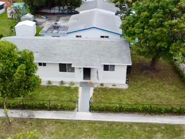 Продажа дома по адресу 1401 NE 152nd St - фото 6986415