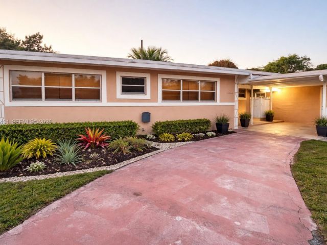 Дом в аренду по адресу 19130 NW 5th Pl 19130 - фото 7459008