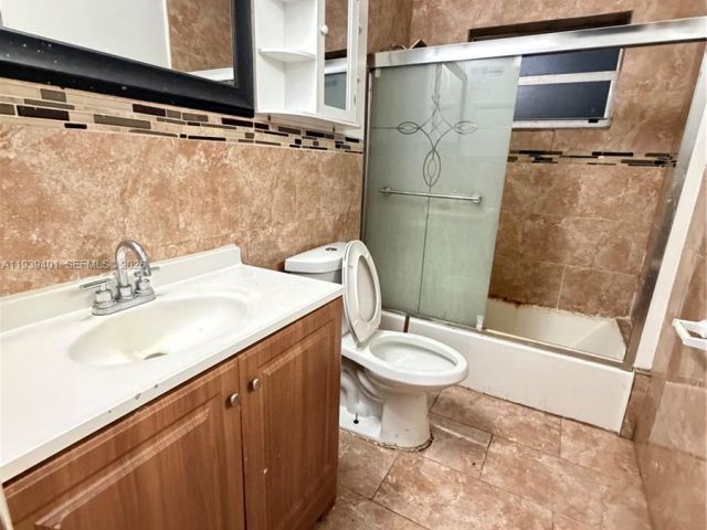 Дом в аренду по адресу 19130 NW 5th Pl 19130 - фото 7459021