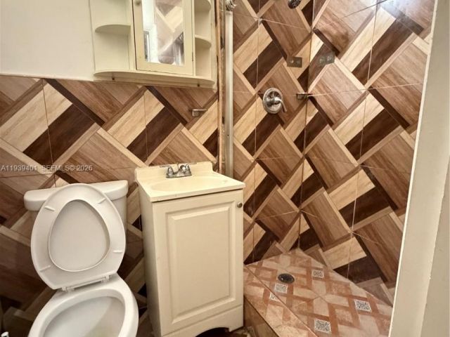 Дом в аренду по адресу 19130 NW 5th Pl 19130 - фото 7459029