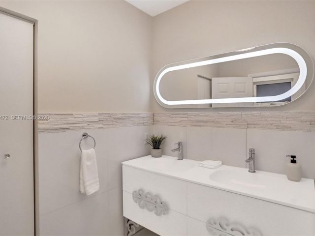 Продажа дома по адресу 8843 Hawthorne Ave - фото 6994964