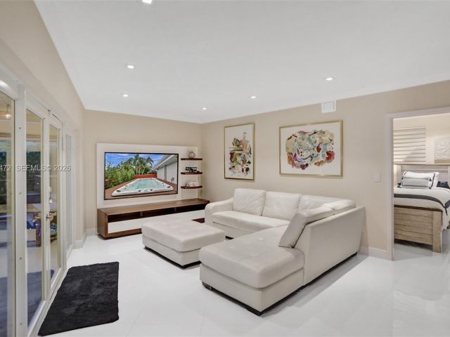 Продажа дома по адресу 8843 Hawthorne Ave - фото 6994971