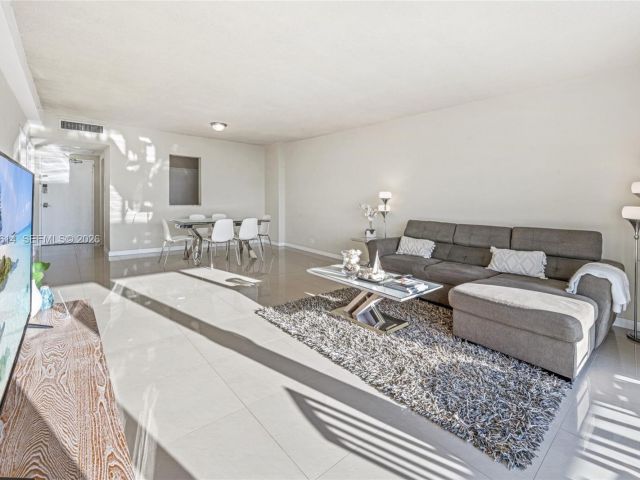 Продажа квартиры #1618 - фото 7001790