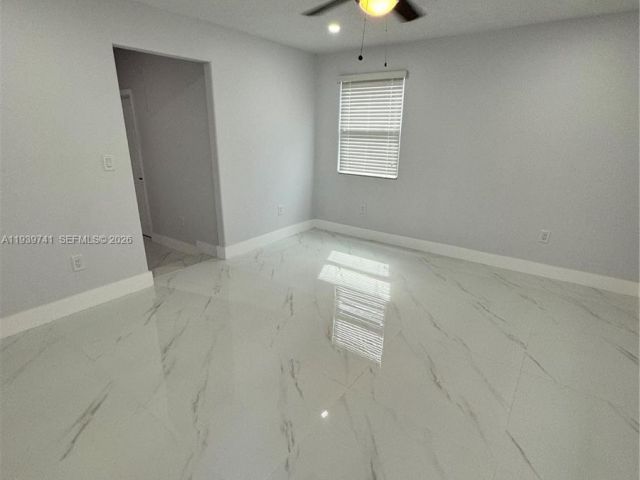 Продажа дома по адресу 1649 NE 30th Ct - фото 6997669