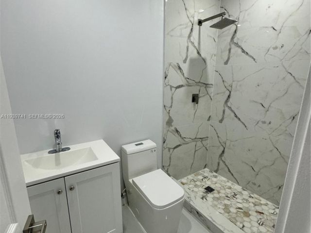 Продажа дома по адресу 1649 NE 30th Ct - фото 6997671