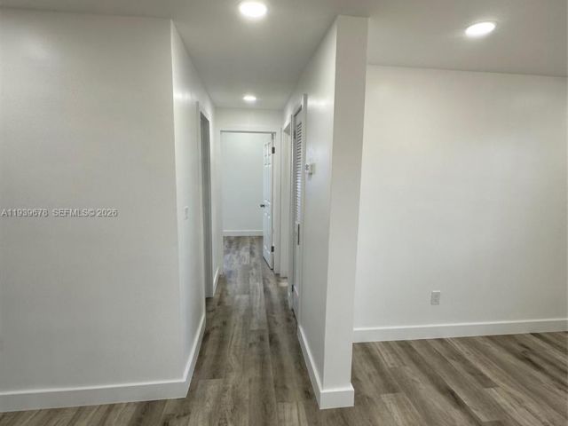 Продажа дома по адресу 1521 NE 43rd Ct - фото 6997612