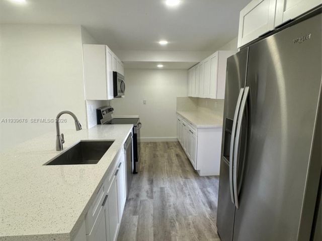 Продажа дома по адресу 1521 NE 43rd Ct - фото 6997618