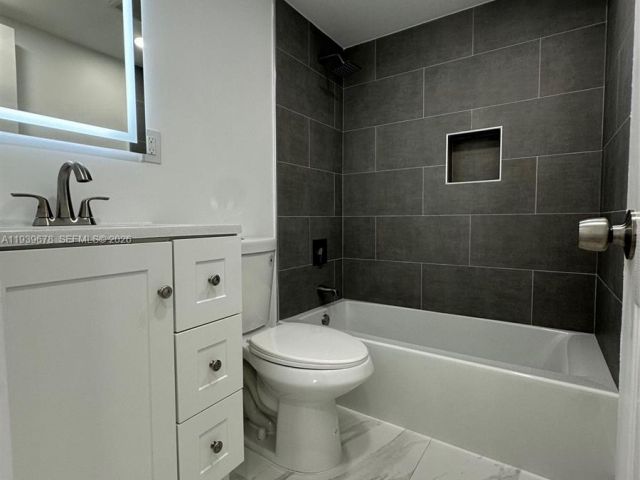 Продажа дома по адресу 1521 NE 43rd Ct - фото 6997620