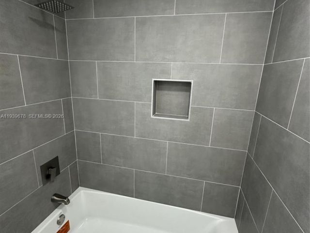 Продажа дома по адресу 1521 NE 43rd Ct - фото 6997624