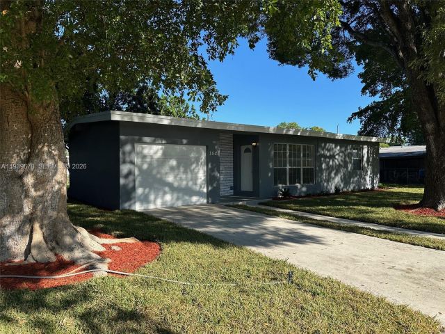 Продажа дома по адресу 1521 NE 43rd Ct - фото 6997631