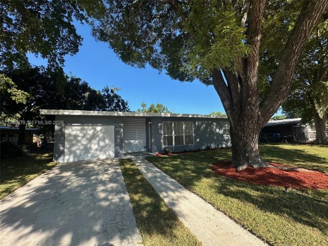 Продажа дома по адресу 1521 NE 43rd Ct - фото 6997641