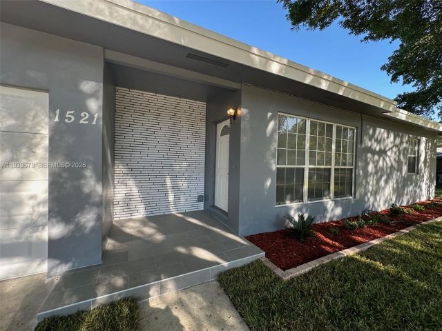 Продажа дома по адресу 1521 NE 43rd Ct - фото 6997643