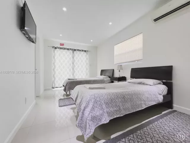 Дом в аренду по адресу 2539 Thomas St - фото 7022964