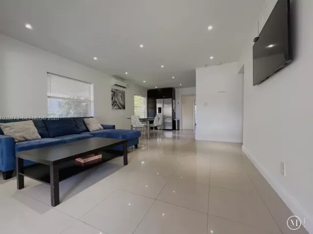 Дом в аренду по адресу 2539 Thomas St - фото 7022966