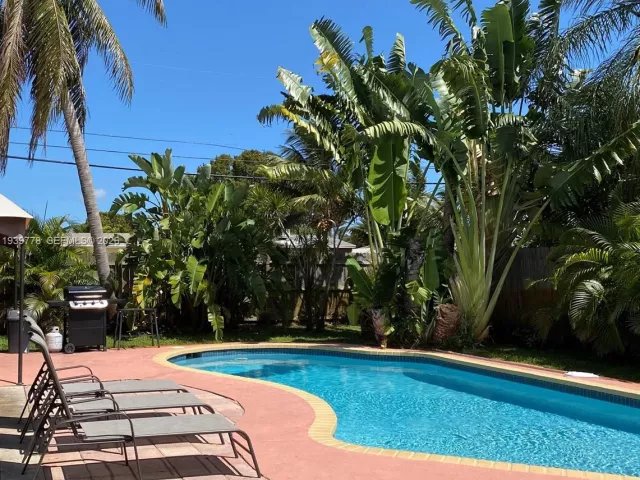 Дом в аренду по адресу 2539 Thomas St - фото 7022967