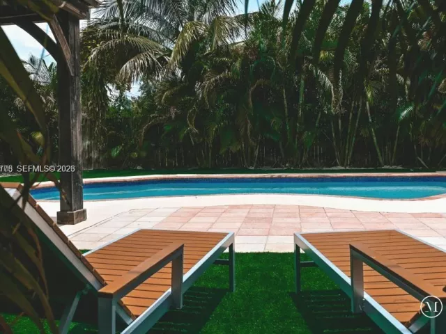 Дом в аренду по адресу 2539 Thomas St - фото 7022956