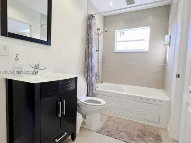 Дом в аренду по адресу 2539 Thomas St - фото 7022959