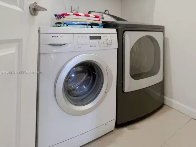 Дом в аренду по адресу 2539 Thomas St - фото 7022960