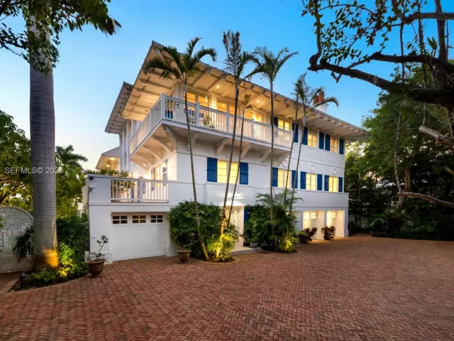 Продажа дома по адресу 100 Cape Florida Dr - фото 7003236