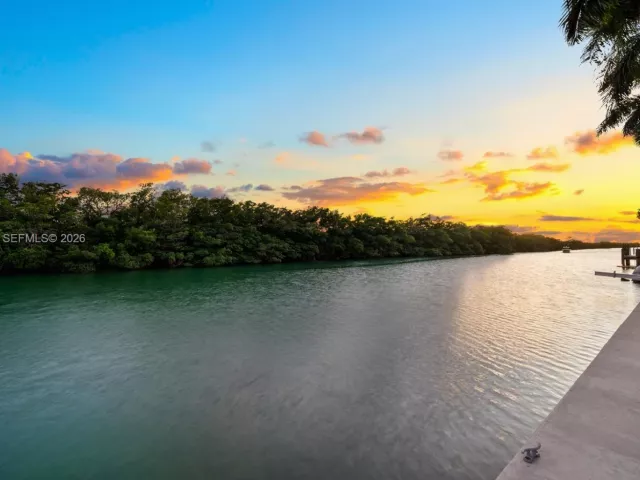 Продажа дома по адресу 100 Cape Florida Dr - фото 7003238