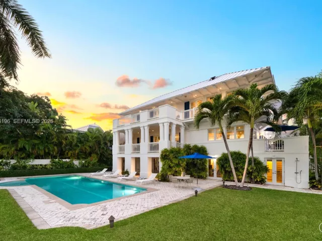 Продажа дома по адресу 100 Cape Florida Dr - фото 7003241