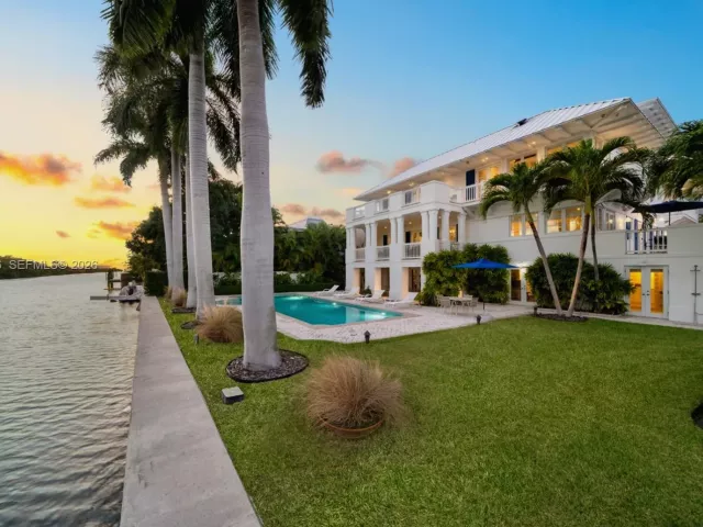 Продажа дома по адресу 100 Cape Florida Dr - фото 7003242