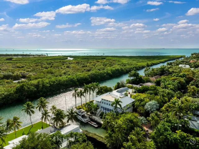 Продажа дома по адресу 100 Cape Florida Dr - фото 7003245