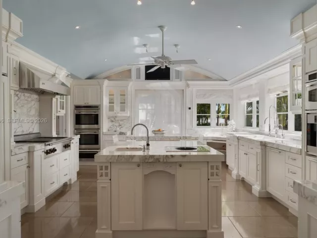 Продажа дома по адресу 100 Cape Florida Dr - фото 7003229