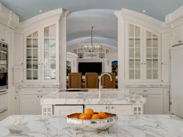 Продажа дома по адресу 100 Cape Florida Dr - фото 7003227