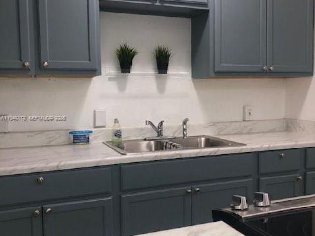 Дом в аренду по адресу 20008 SW 123rd Dr 20008 - фото 7444894