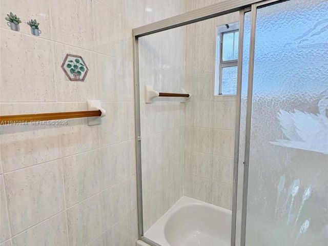 Дом в аренду по адресу 1332 NE 177th St 0 - фото 7479041