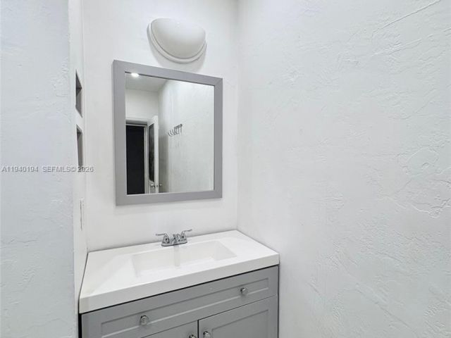 Дом в аренду по адресу 1332 NE 177th St 0 - фото 7479045