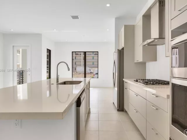 Дом в аренду по адресу 8037 NW 42nd St - фото 7001490