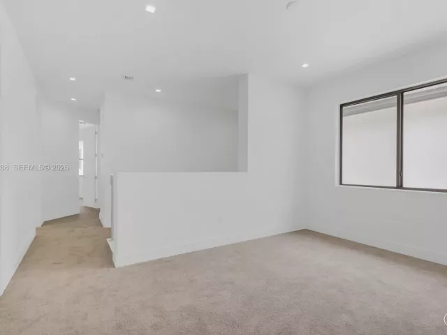 Дом в аренду по адресу 8037 NW 42nd St - фото 7001483