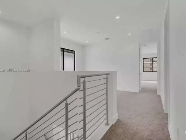 Дом в аренду по адресу 8037 NW 42nd St - фото 7001485