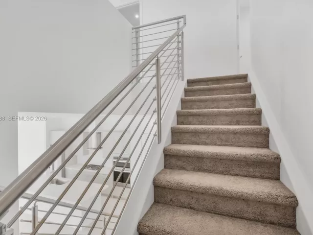 Дом в аренду по адресу 8037 NW 42nd St - фото 7001486