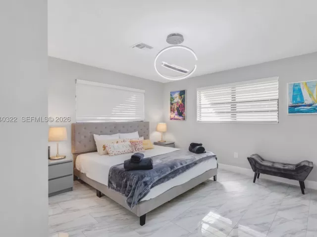 Продажа дома по адресу 6600 NE 20th Way - фото 9078251