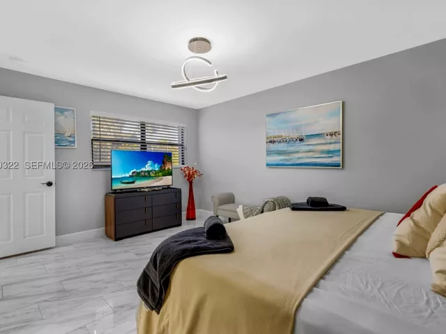 Продажа дома по адресу 6600 NE 20th Way - фото 9078262