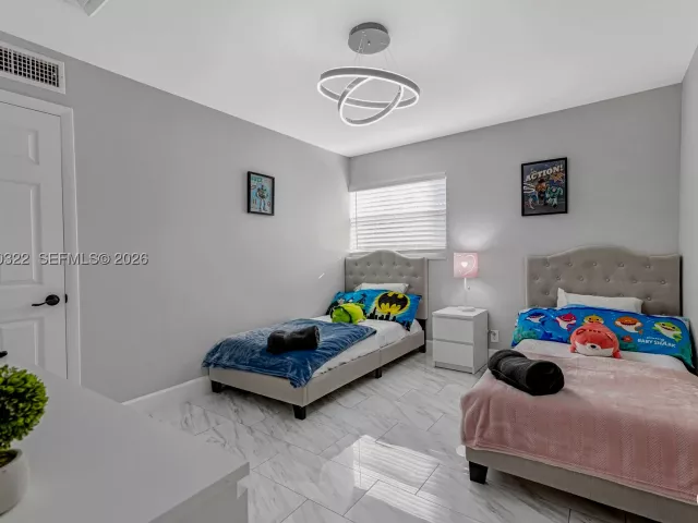 Продажа дома по адресу 6600 NE 20th Way - фото 9078268