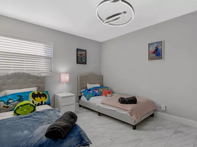 Продажа дома по адресу 6600 NE 20th Way - фото 9078270