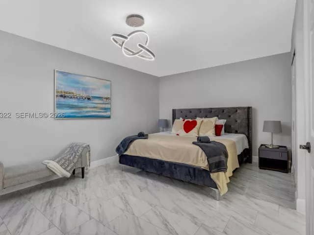Продажа дома по адресу 6600 NE 20th Way - фото 9078275