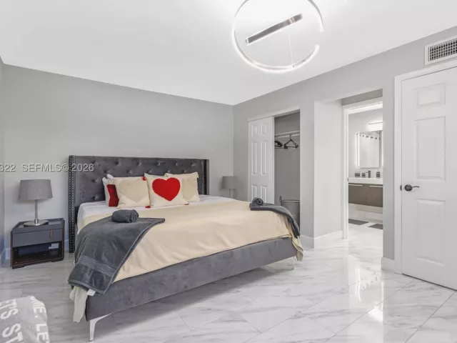 Продажа дома по адресу 6600 NE 20th Way - фото 9078277