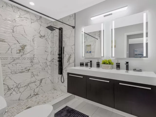Продажа дома по адресу 6600 NE 20th Way - фото 9078280