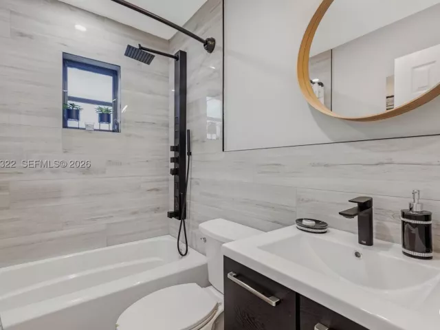 Продажа дома по адресу 6600 NE 20th Way - фото 9078281