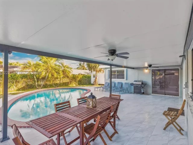 Продажа дома по адресу 6600 NE 20th Way - фото 9078282