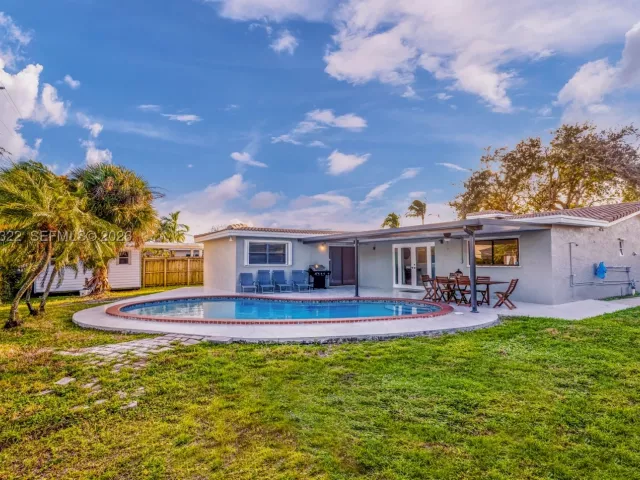 Продажа дома по адресу 6600 NE 20th Way - фото 9078285